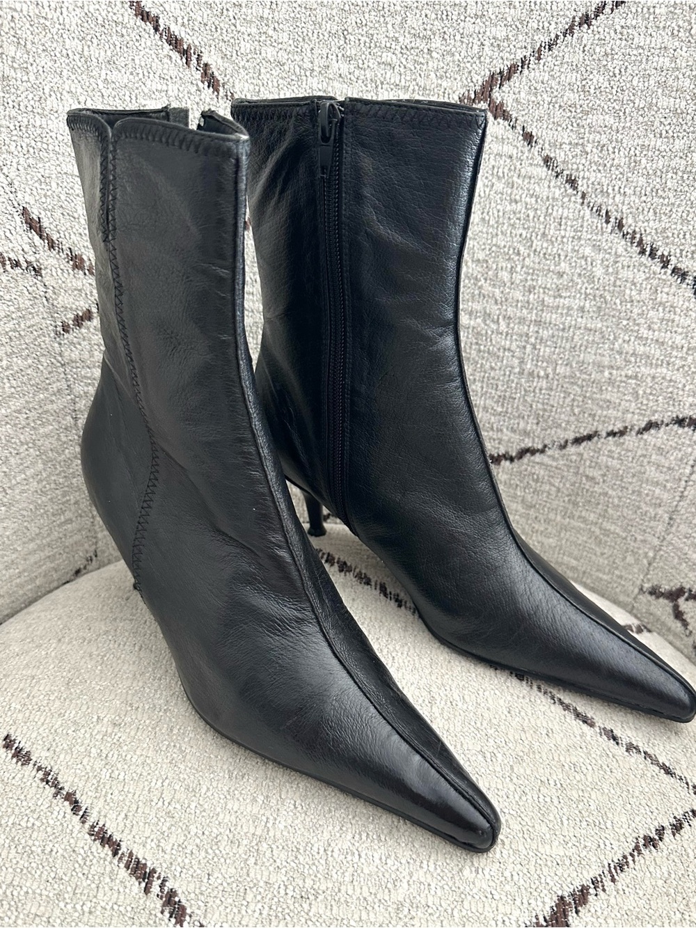 Newport News Black Leather Pointed Toe Ankle Boots Kitten Heel Side Zip Y2K 6M